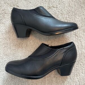 Clarks Collection Women’s Black Leather Ankle Booties SZ 9.5M Side Zip Low Heel